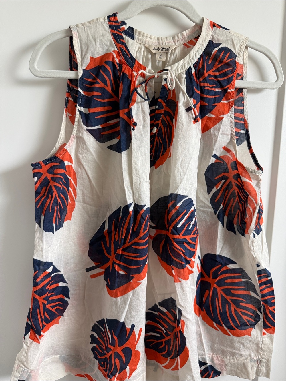 Lucky Brand White Sleeveless Blouse with Navy & Red Leaf Motif - Picture 5 of 7